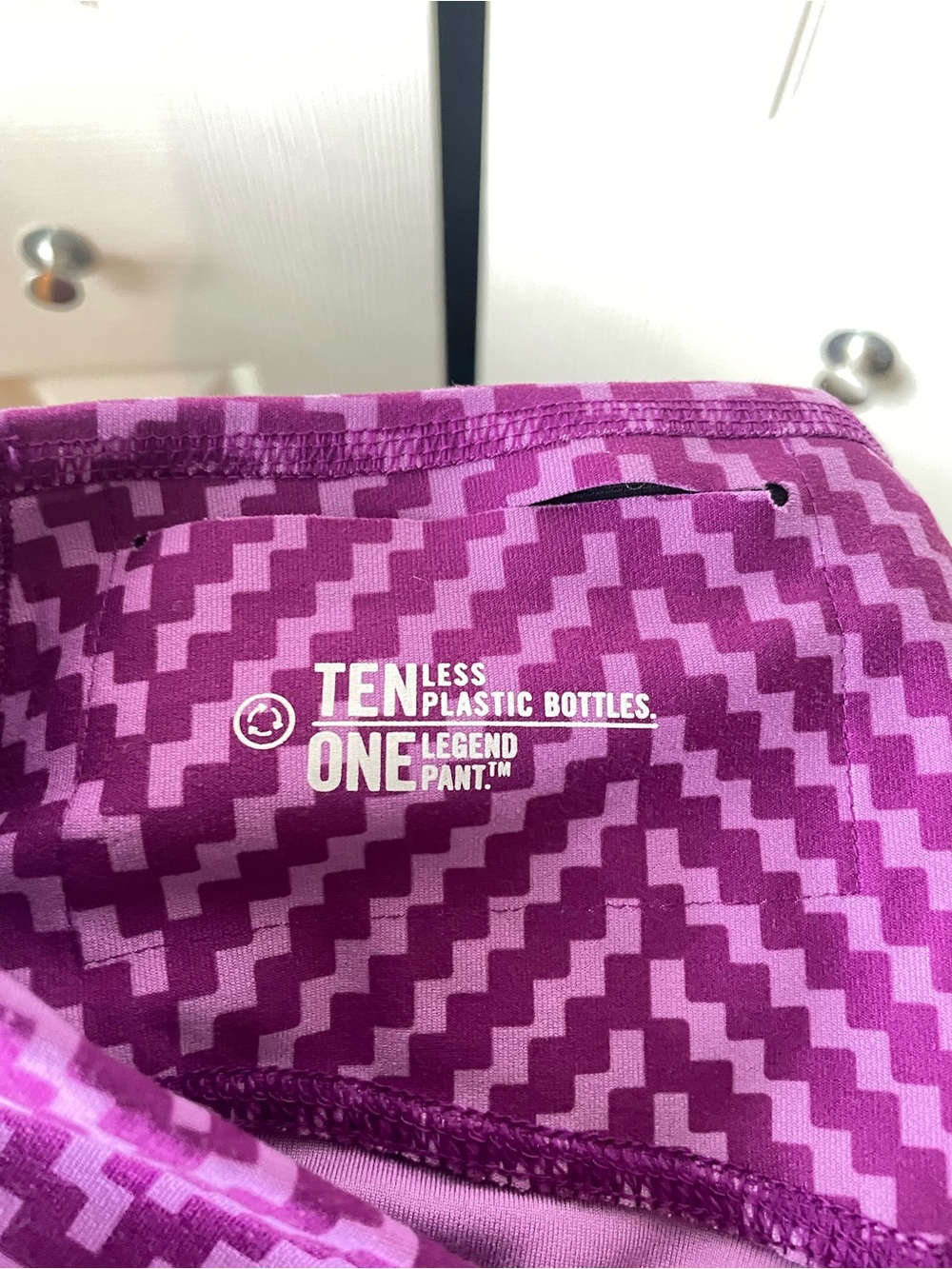 Nike Magenta Chevron Cropped Leggings - Picture 4 of 6